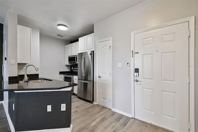 Building Photo - 5000 Culbreath Key Way