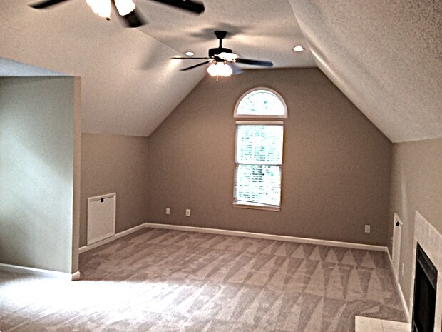 Building Photo - 8001 Lakeshore Dr