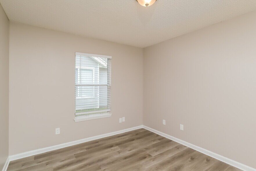 Building Photo - 2978 Centerwood Dr N