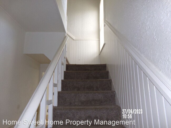 Building Photo - 3 br, 2 bath House - 715 E. First Street