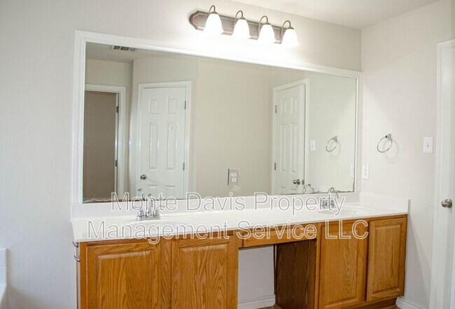 Building Photo - 120 Fred Couples Dr