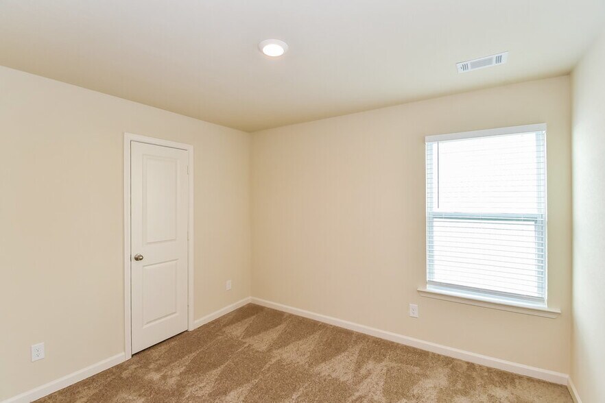 Building Photo - 3531 Falconwood Dr