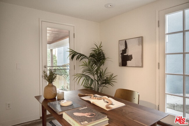 Building Photo - 4133 Holly Knoll Dr