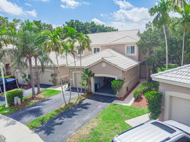 Building Photo - 2098 Madeira Dr