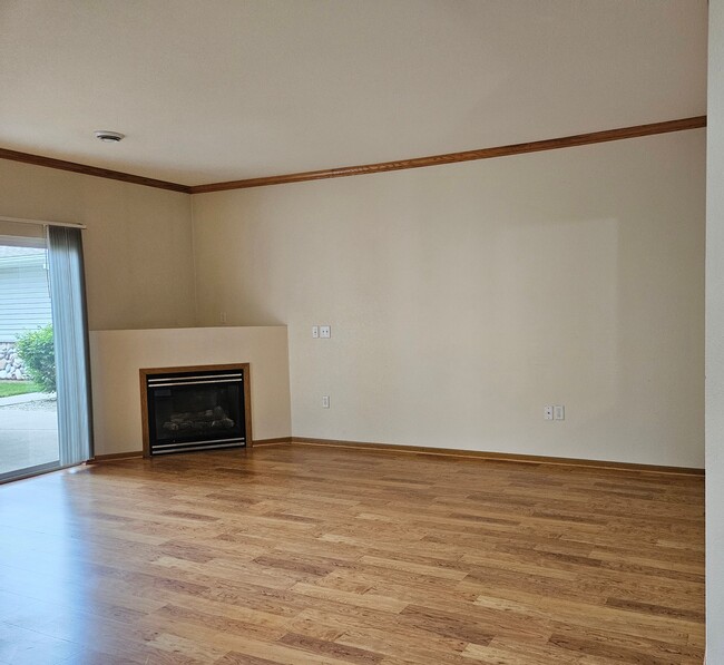 Living Room - 1728 Birchwood St