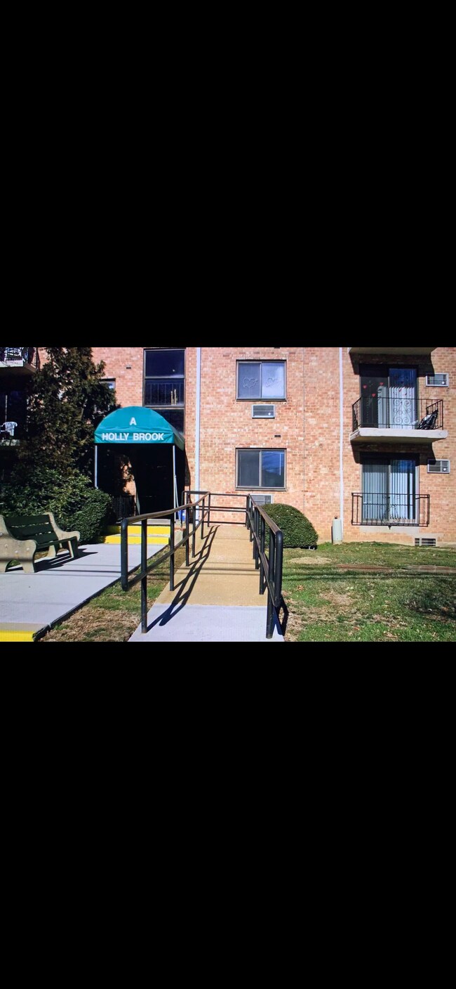 Building Photo - 3421 W Chester Pike