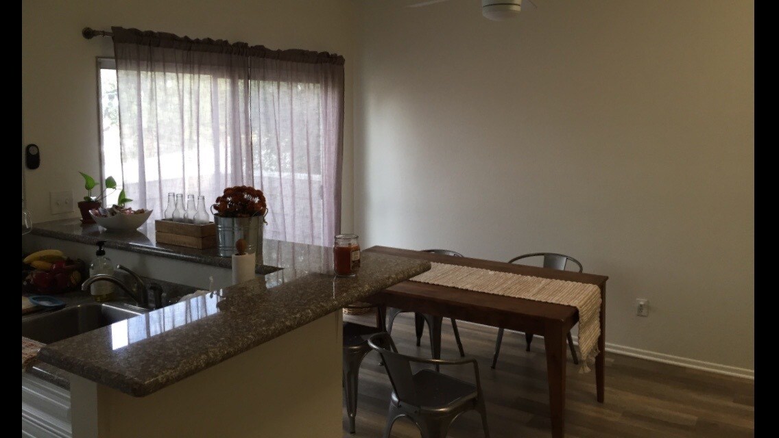 Dinning room. - 831 N Zeyn St
