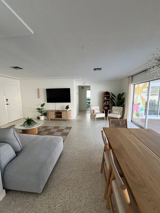 Building Photo - Stunning Seminole Home with Private Pool | 3 Bed / 2 Bath