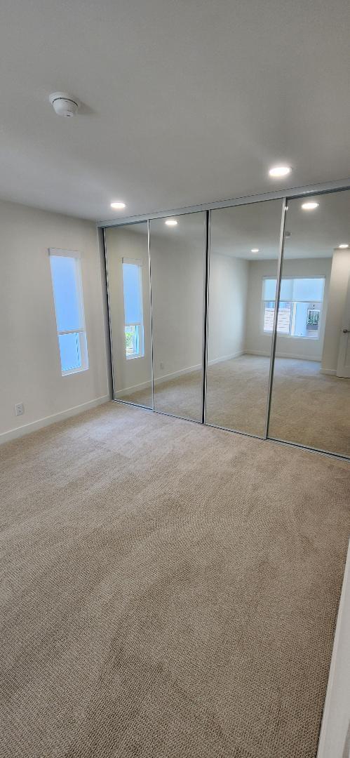 Building Photo - 2511 W Sunflower Ave