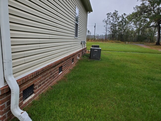 Building Photo - Tranquil Expanse : 4BR | 2.5 BA , House in Moncks Corner
