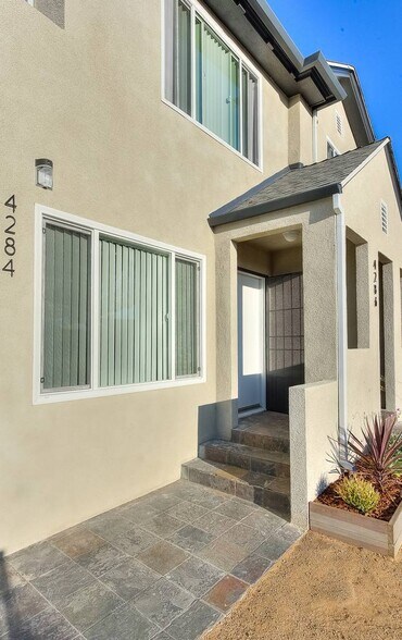 Building Photo - 4284 S Hobart Blvd