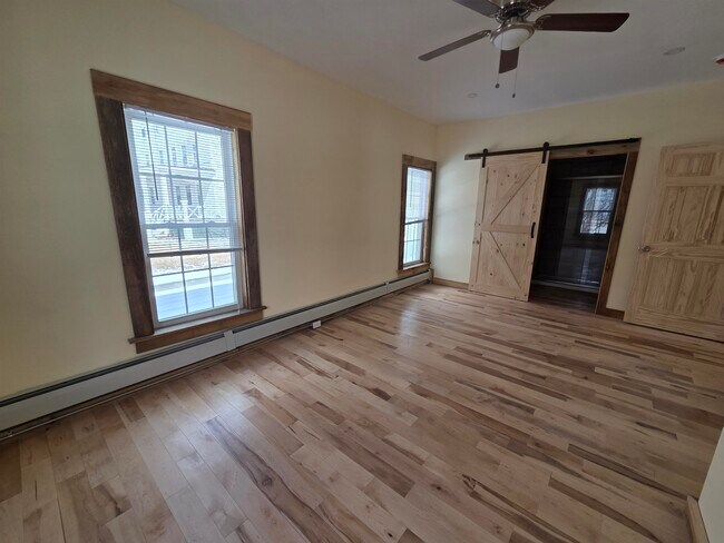 Building Photo - 526 Canaan St