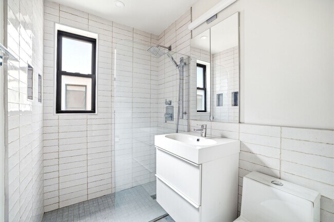 Building Photo - 400 W 58th St