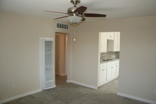 Building Photo - 525 Goodman St