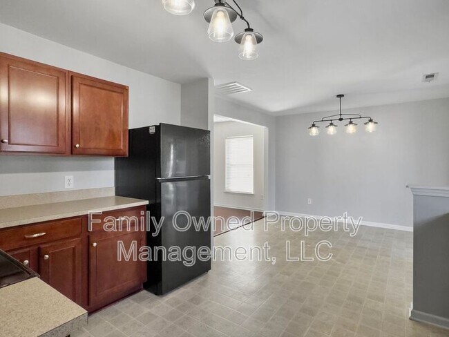 Building Photo - 100 Salem Creek Dr