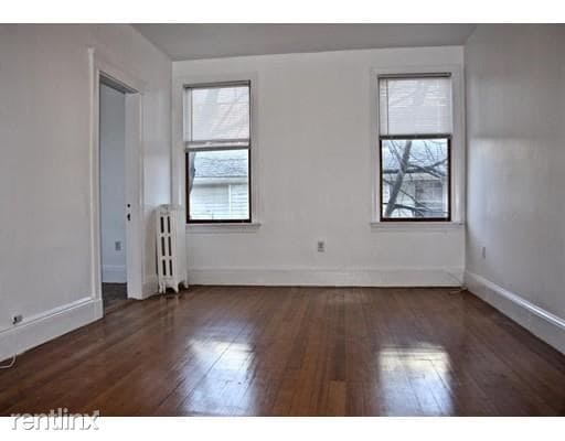 Building Photo - 3 br, 1 bath Condo - 206 Sumner Street