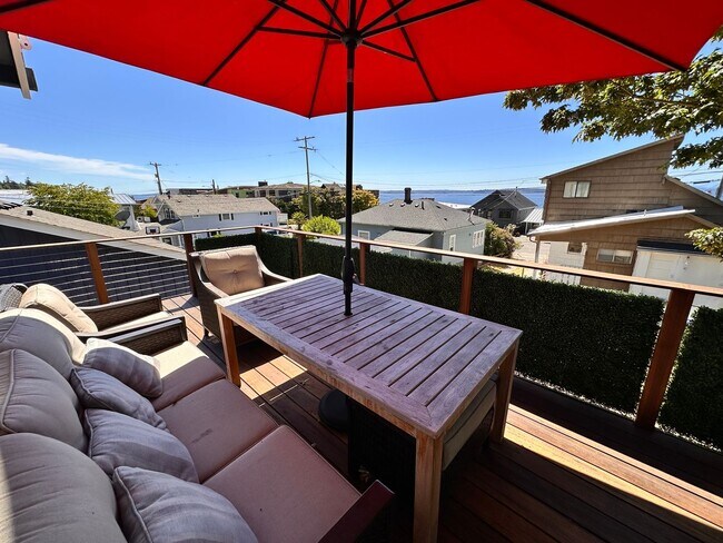 Building Photo - Charming West Seattle Home with Views of Puget Sound