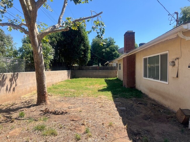 Building Photo - Beautiful 3 bedroom 2 bath Home