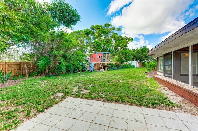 Building Photo - 2618 Valencia Dr