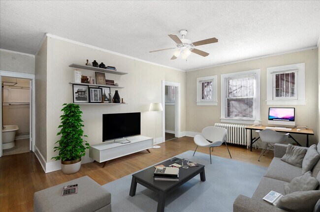 Building Photo - 975 N Washington St