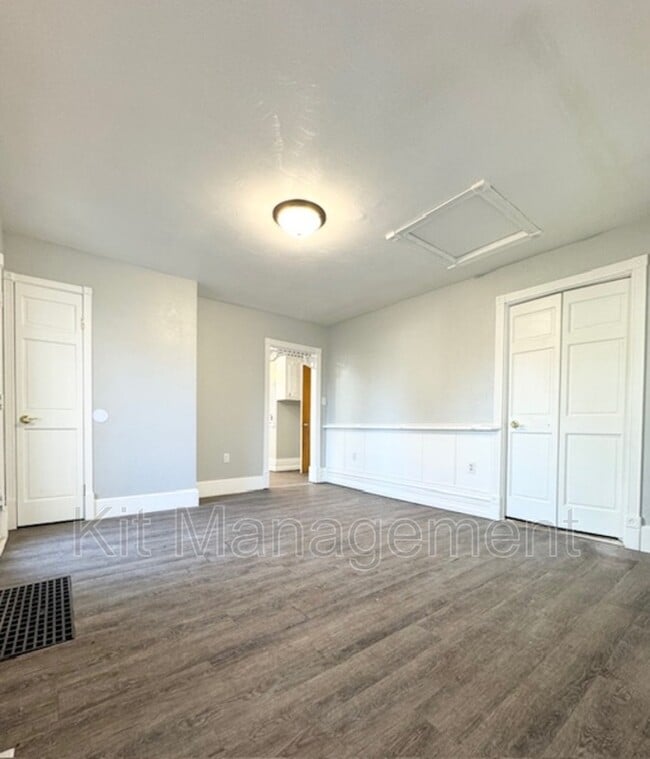 Building Photo - 1141 Earlwood Ave