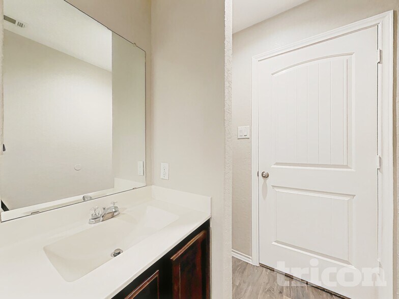 Building Photo - 414 Lance Trail