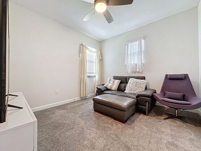 Building Photo - Beautiful Furnished townhome in Vistas of ...