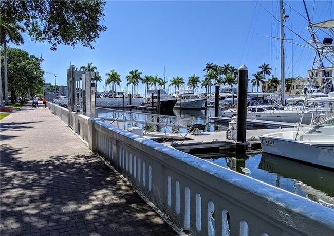 Building Photo - 3963 Lake Bayshore Dr
