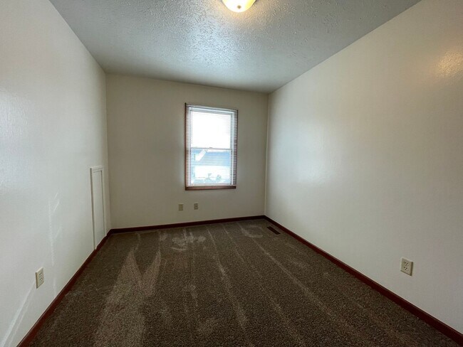 Building Photo - 519-F S Silverwood Lane