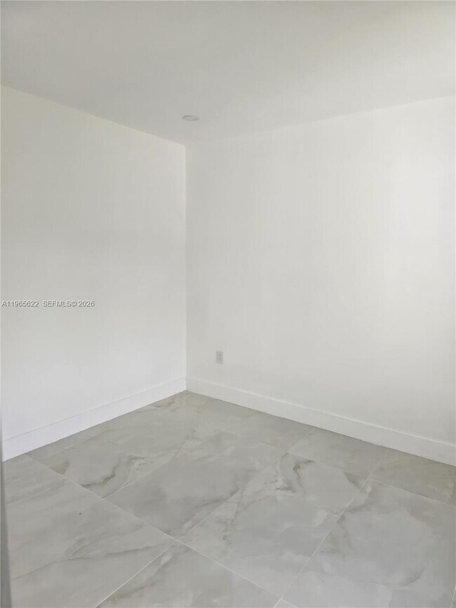 Building Photo - 2923 NW 16th Ave