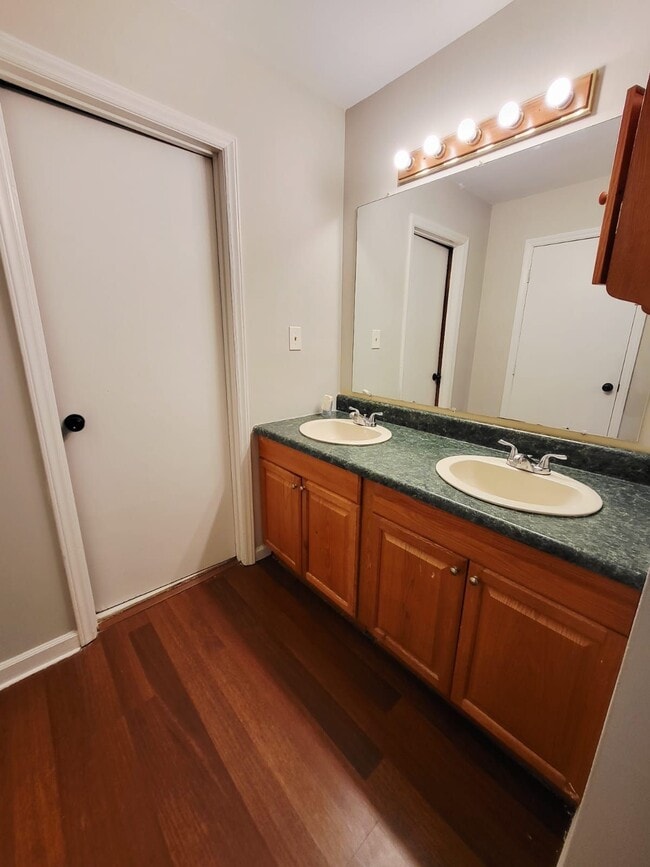 Building Photo - 4715 Cricklewood Ln