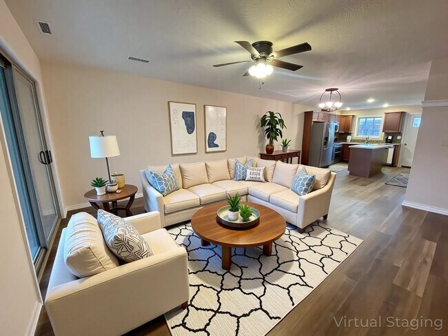 Building Photo - Luxury Lake Living Starts Here – Newer 2 Bed, 2 Bath House in Kimberling City- Year Round Vacatio...