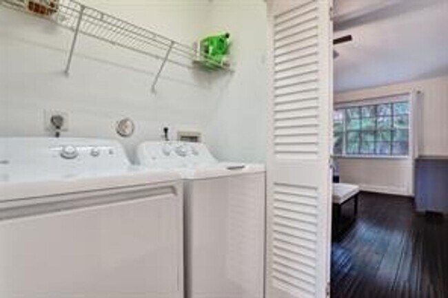 Building Photo - 1962 NE 7th St