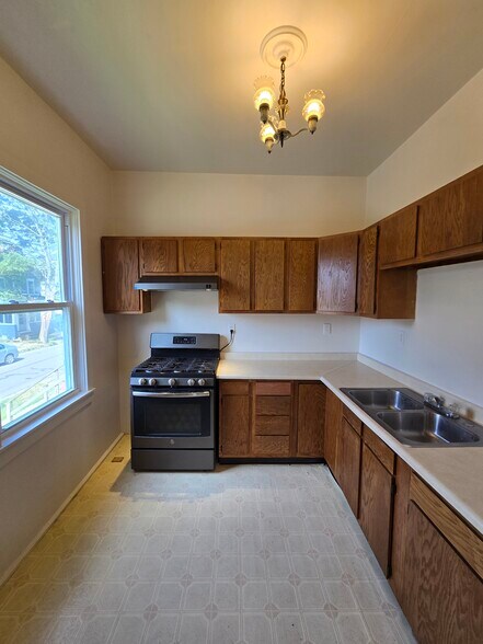 Building Photo - 43 Birdsall St