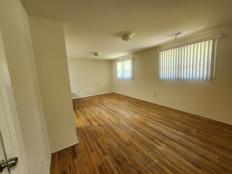 Building Photo - 13416 Tamarack Rd