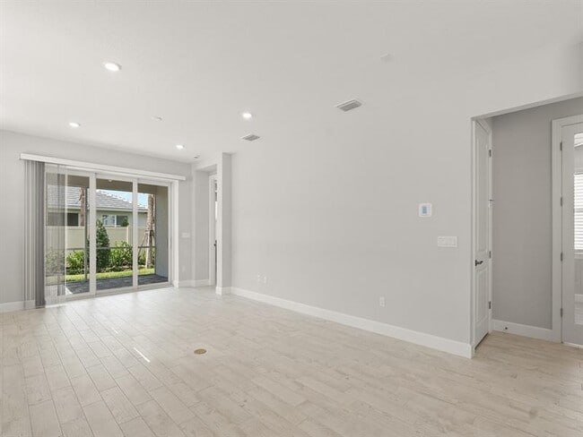 Building Photo - 4501 Nautilus Cir