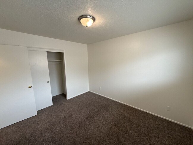 Building Photo - 3930 Iberis St NE