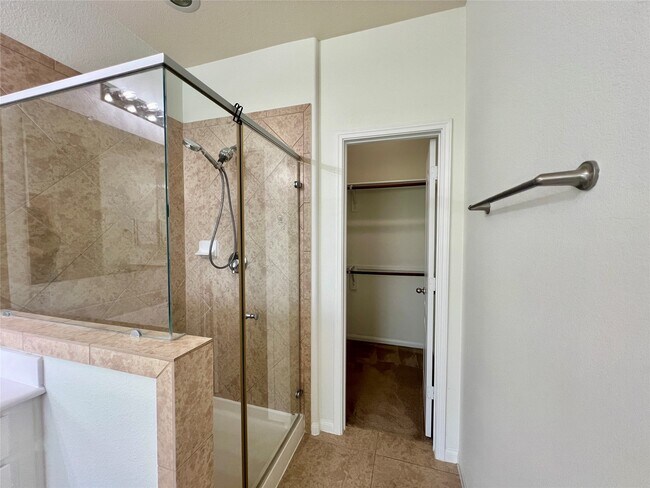 Building Photo - 25307 Holton Ridge Dr