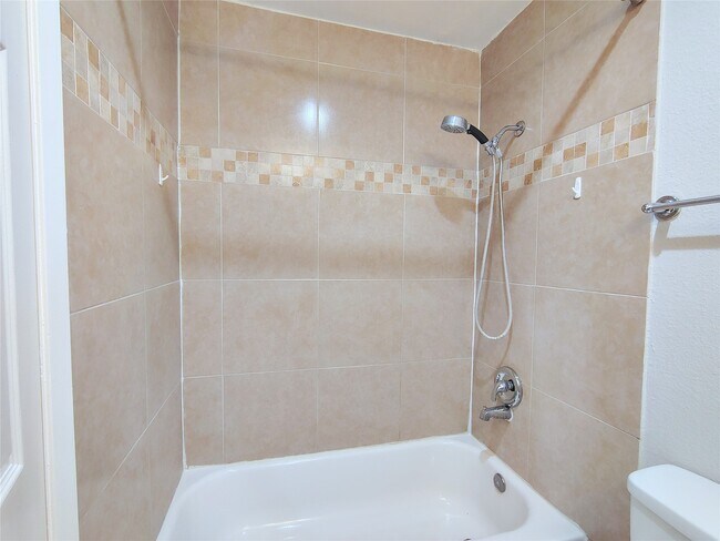 Building Photo - 2546 Long Reach Dr