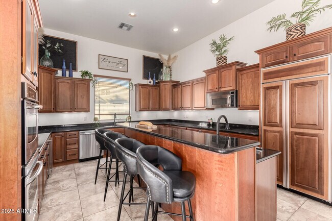 Building Photo - 2506 S 186th Dr