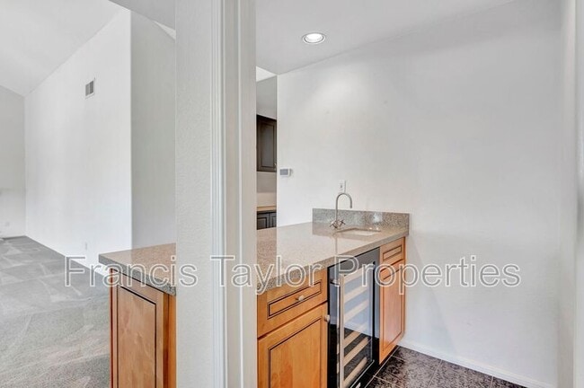 Building Photo - 12865 Palisades Ct