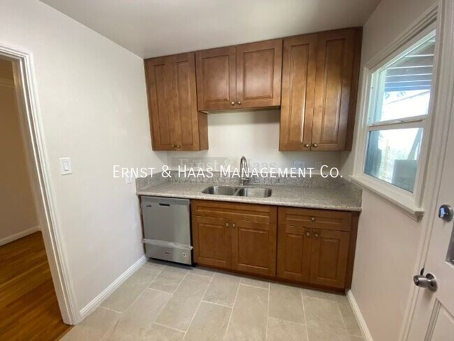 Building Photo - 5235 E The Toledo