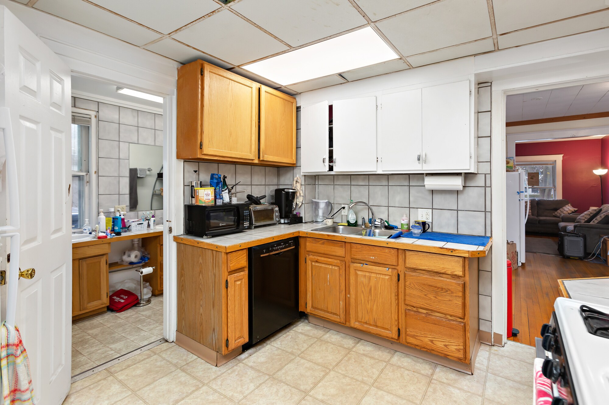 Kitchen - 1209 E University Ave