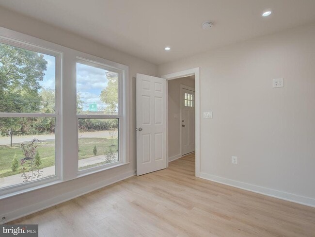 Building Photo - 14750 Jordan Ln