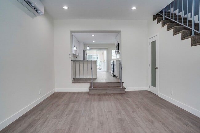 Building Photo - 441 W Queen St