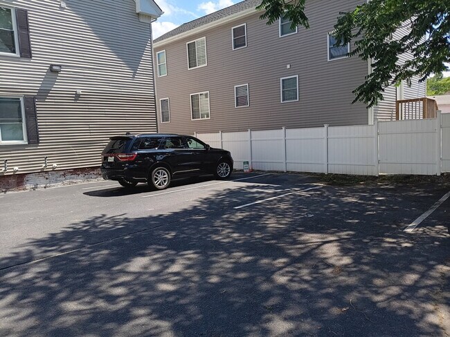 Building Photo - 20 Hawkins St