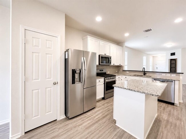 Building Photo - 220 Pepperbark Loop