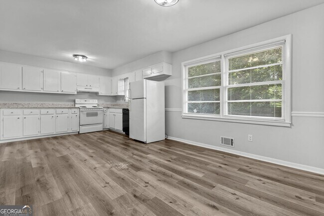 Building Photo - 1834 Dogwood Ct SW