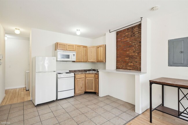 Building Photo - 3 br, 1 bath Triplex - 1616 WILLINGTON ST ...