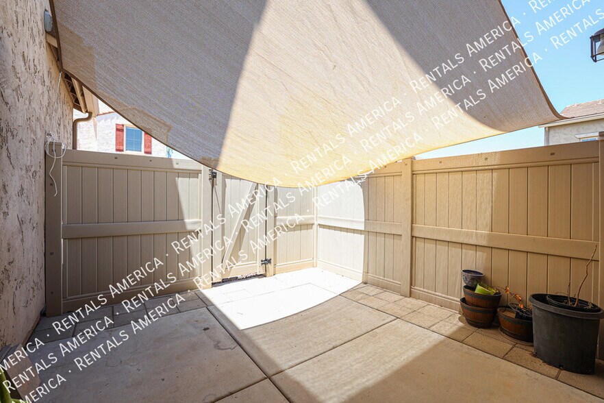 Building Photo - 2127 W Monte Cristo Ave